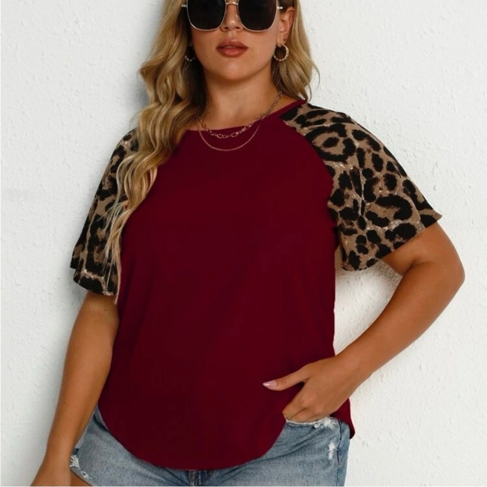 SHEIN Red Relaxed Fit T-Shirt with Leopard Print Sleeves - Size: 1XL